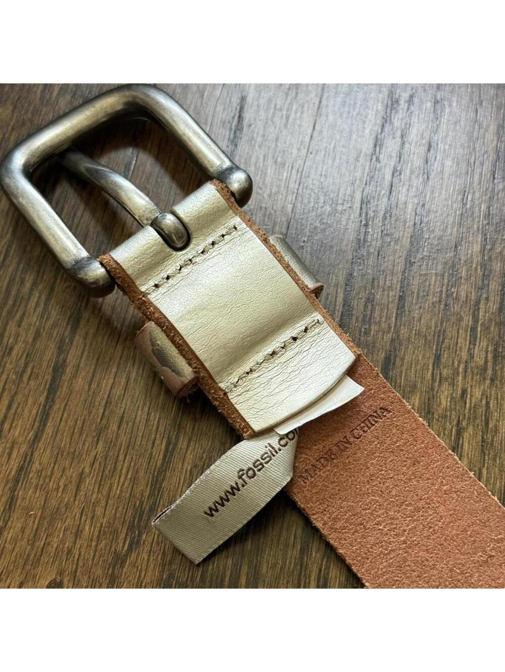 🤍 Fossil Leather Belt Silver Metallic Medium - Picture 2 of 5